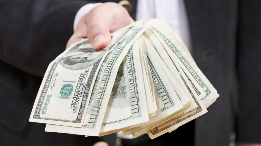 advantage of selling to cash buyer
