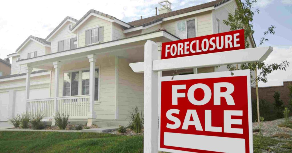 Foreclosure representation, illustrating the lifeline provided for homeowners in distress by Fast Cash Home Buyers.