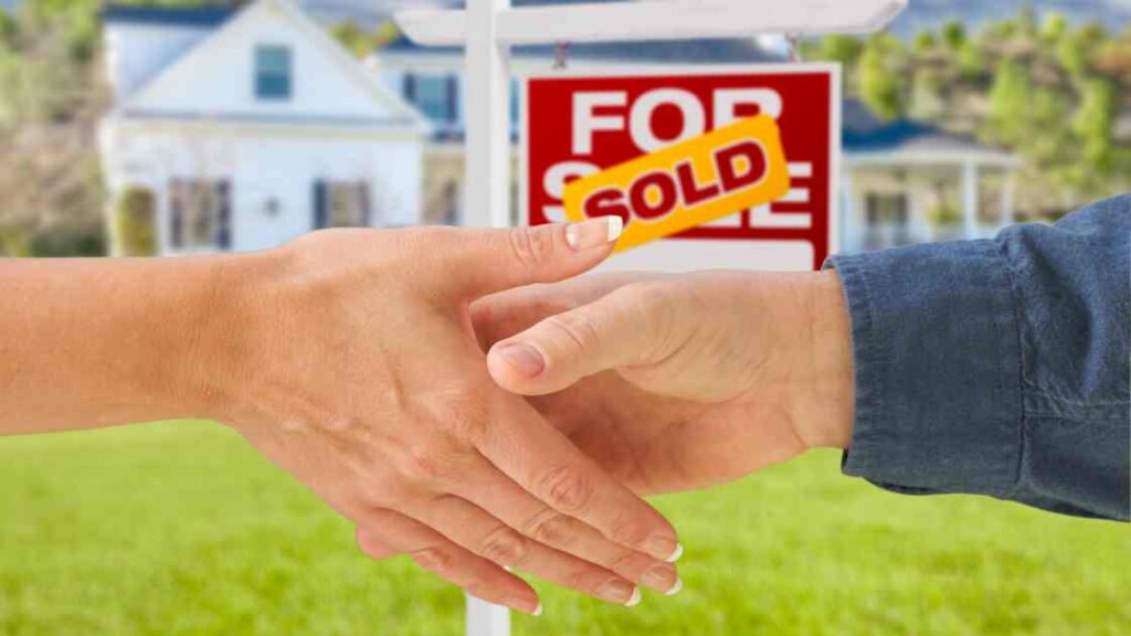 Successful closure of a fast cash home sale with necessary documentation