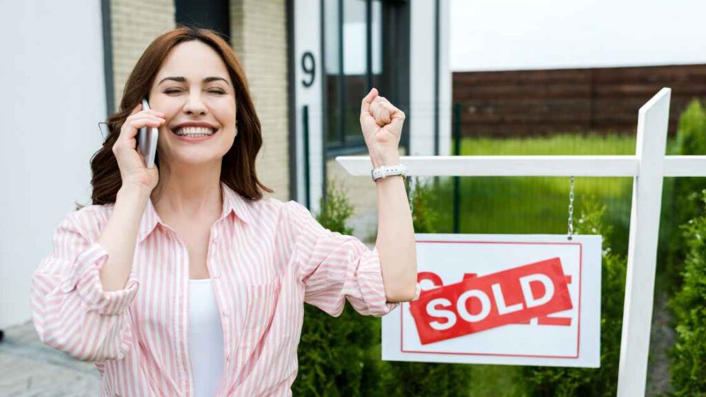 An illustration of a house being sold quickly, exemplifying the role and purpose of a quick house sale company.
