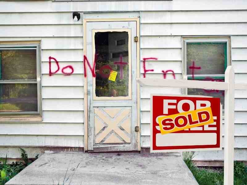 Picture showcasing the advantages of buying condemned houses for real estate investor