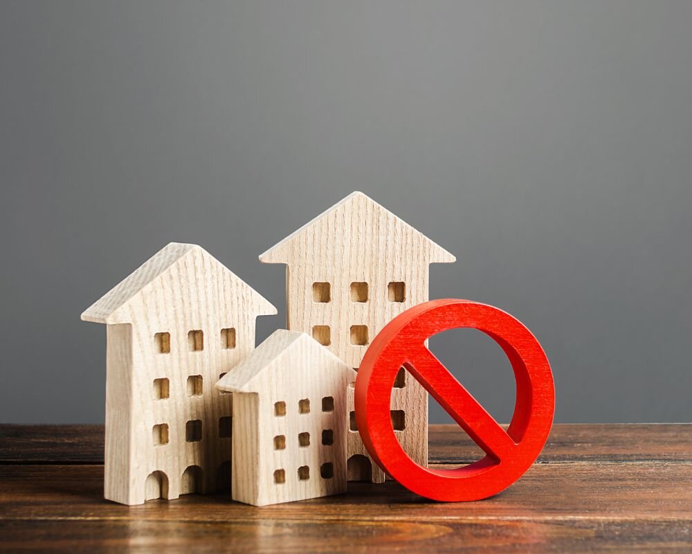 Warning signs for selling condemned houses to cash buyers