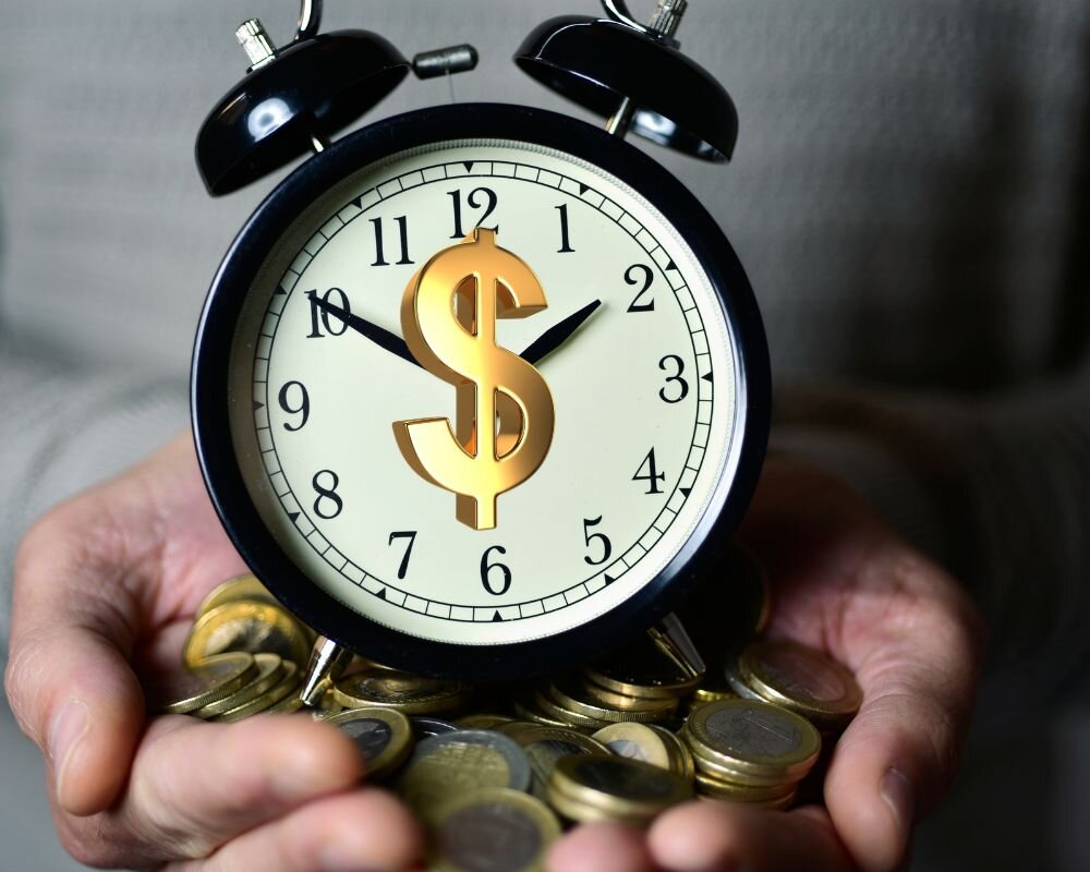 Clock with money symbols showing the speed and financial benefits of cash home sales