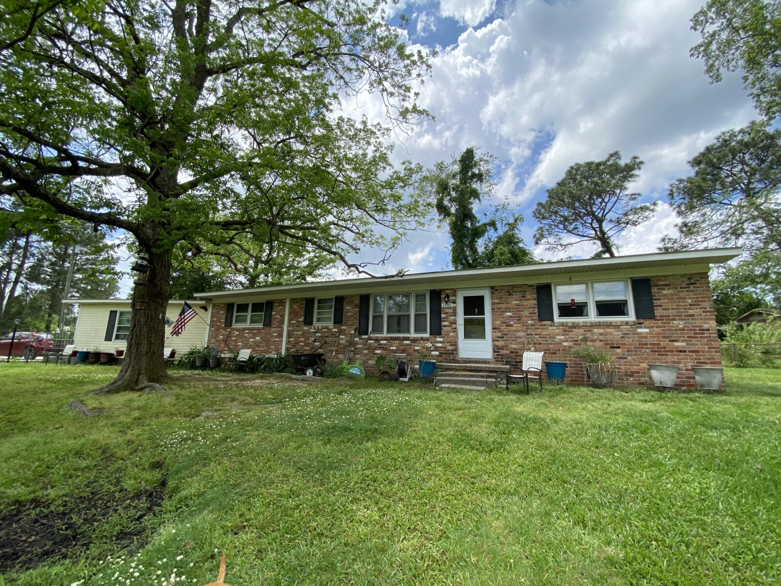 Is it better to sell your house to a cash buyer?