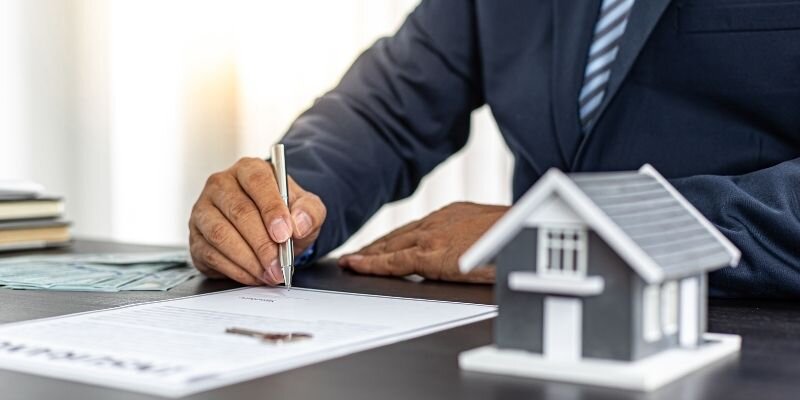 What Do Realtors Charge to Sell a House in Kansas