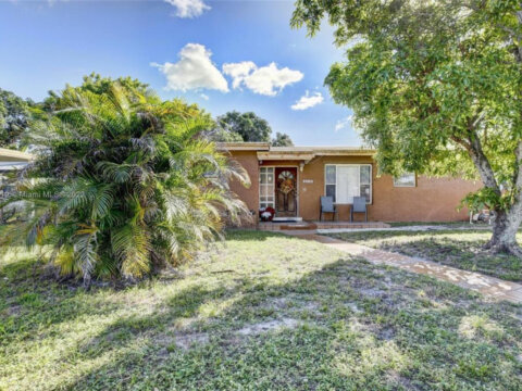 2018 NW 186th St Miami Gardens, FL 33056