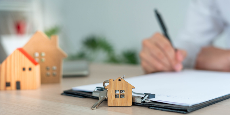 Who Covers HOA Fees at Closing in St. Petersburg, FL