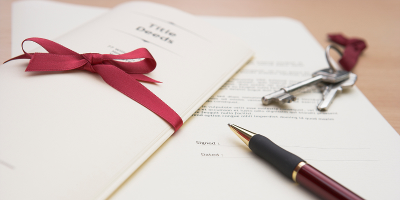 Difference Between Title and Deed Tampa