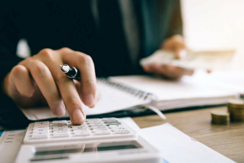 man calculating home equity