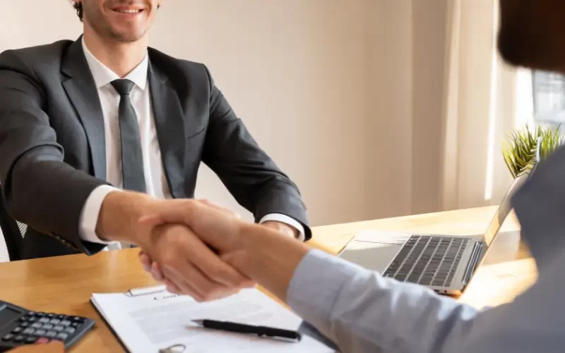 Realtor vs. Cash Buyer Who Handles the Court Better