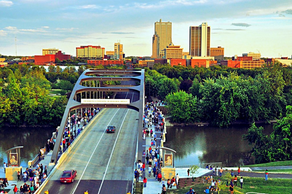 Sell my house fast because we buy homes in New Haven, IN.