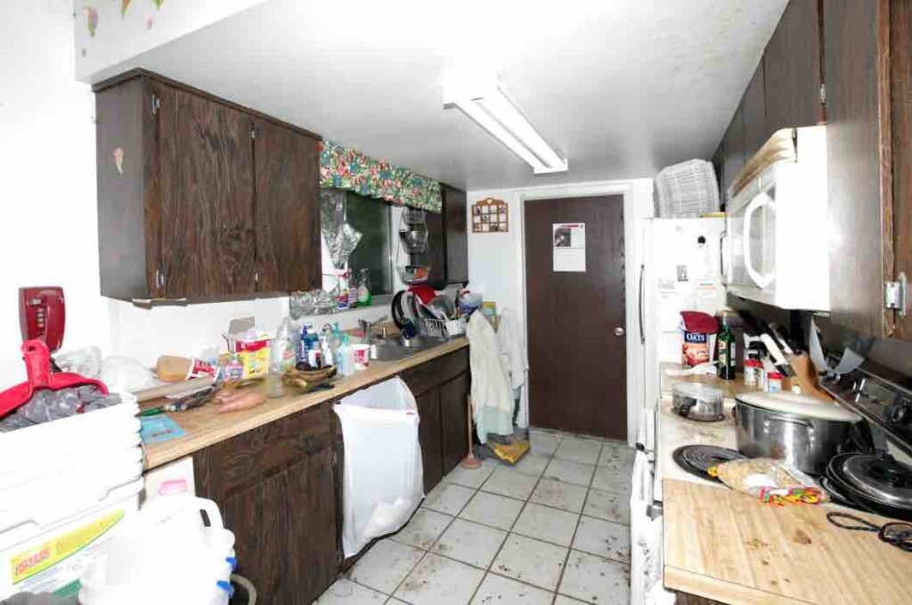 picture of the kitchen of a house we bought in orlando - 2870 Kinnon Dr