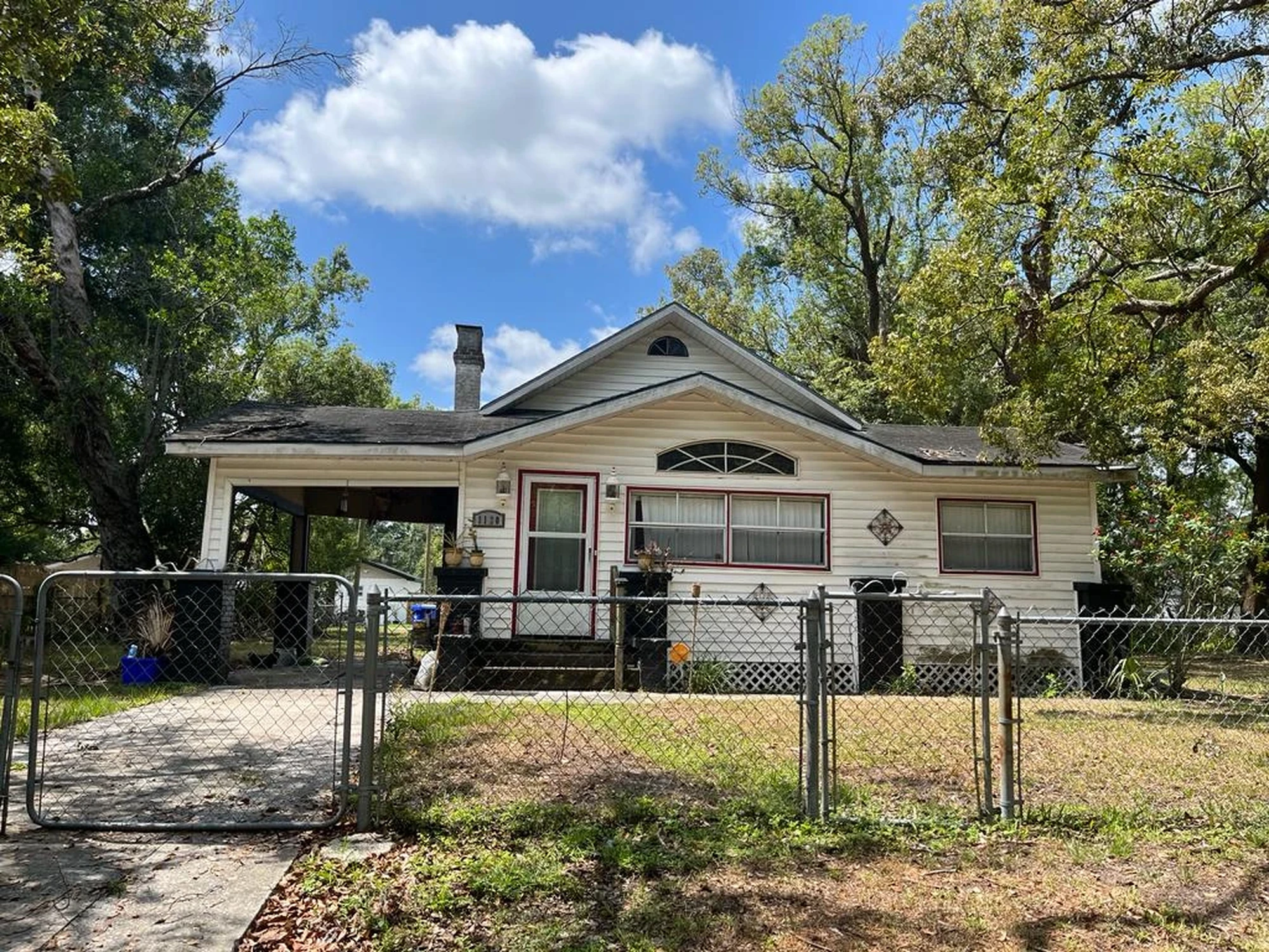 Exterior of Hassan's Lakeland, Florida home on Marjorie Street, sold as-is to Florida Cash Home Buyers.
