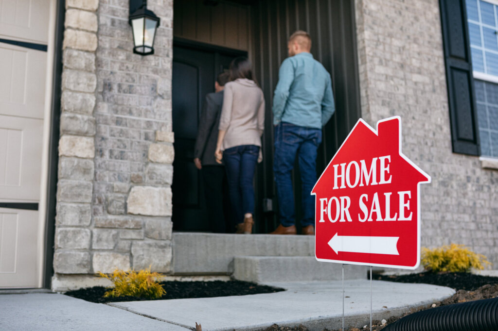 Homeowner planning to sell a house before year-end in Lauderhill, FL