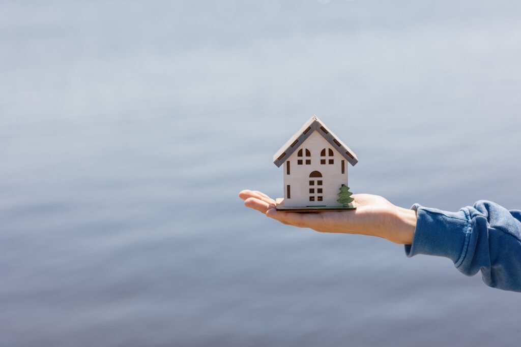 Sell an Underwater Property for Cash in Hallandale Beach, FL