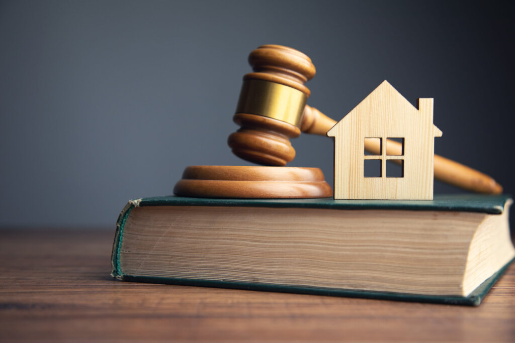 Legal Considerations When Selling a House in Hallandale Beach, FL