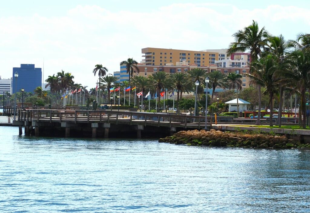 Thumbnail-For-Currie Park-West Palm Beach -By-Better Off Home Buyers