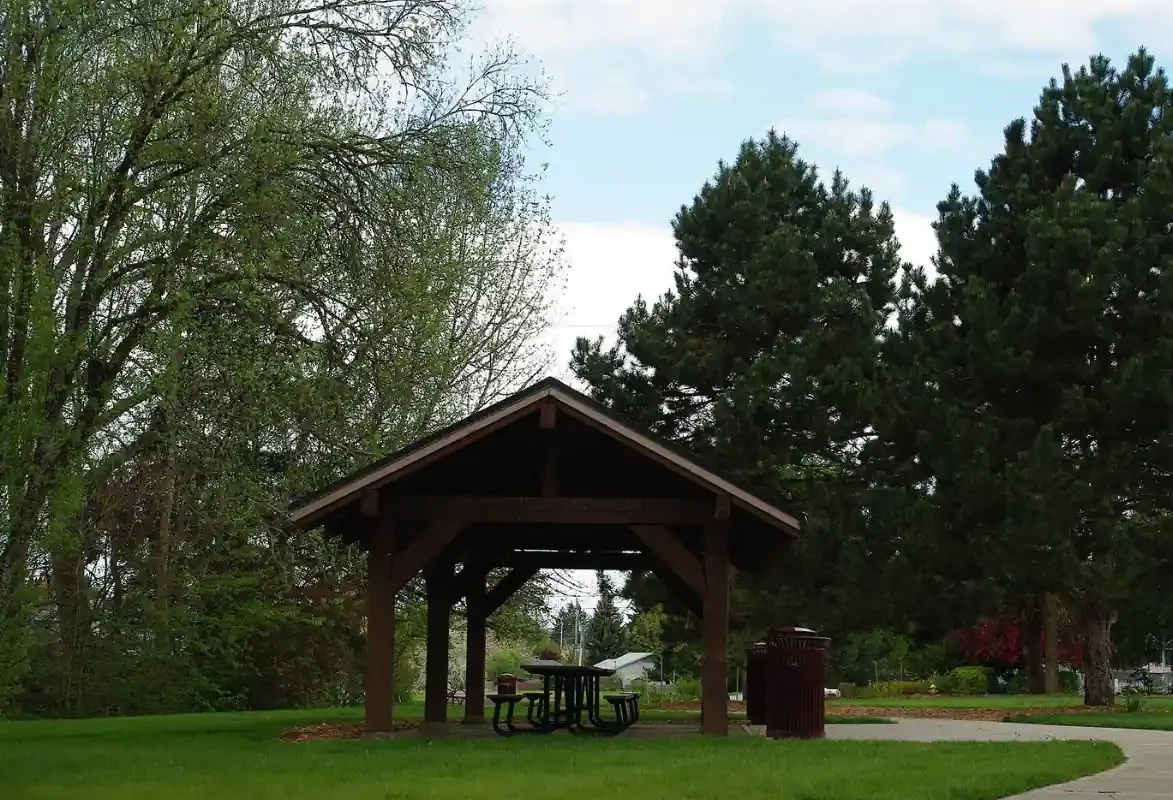 Peaceful Community Parks and Walking Trails in Hillsboro _ Lake Better Off Home Buyers