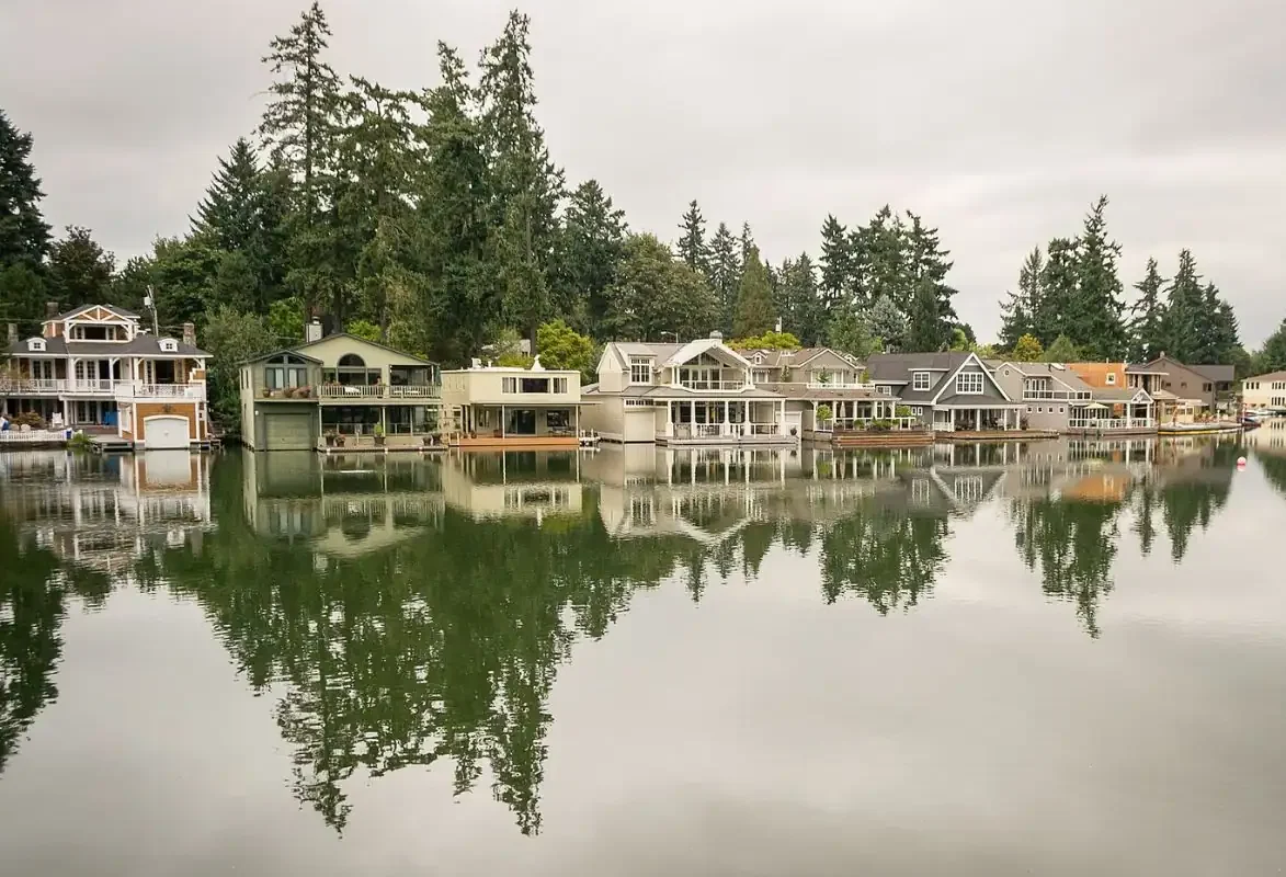 Row of Waterfront Houses Reflecting on Lake Oswego _ Lake Better Off Home Buyers