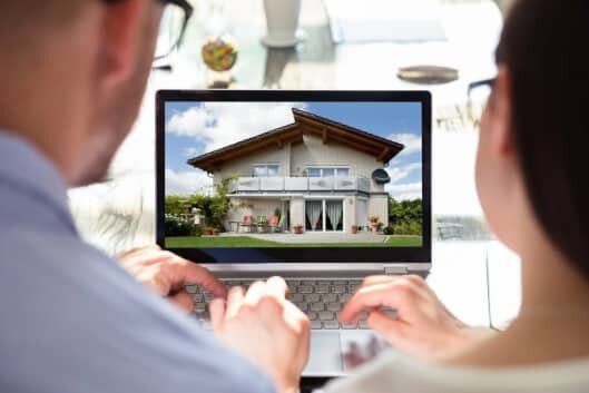 Couple Viewing Home | Mobile Home Dreamin