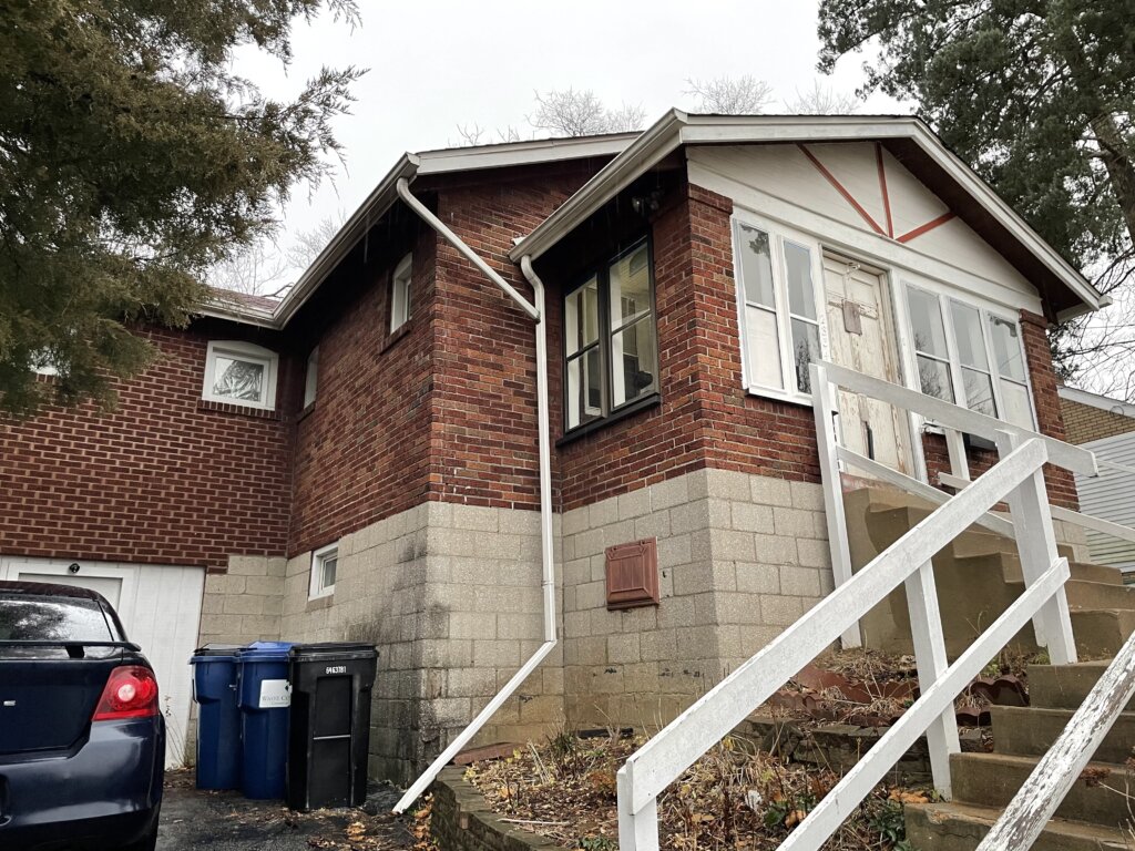 house with stairs in front yard st.louis area