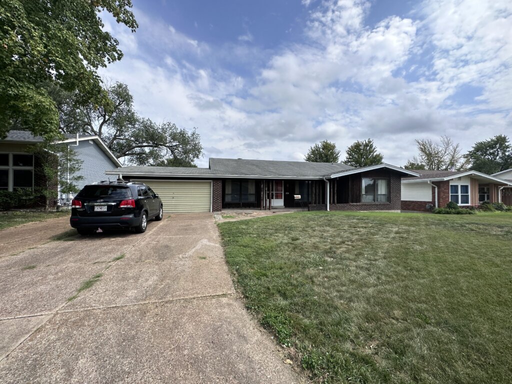 House with Driveway Bought Fast St Louis