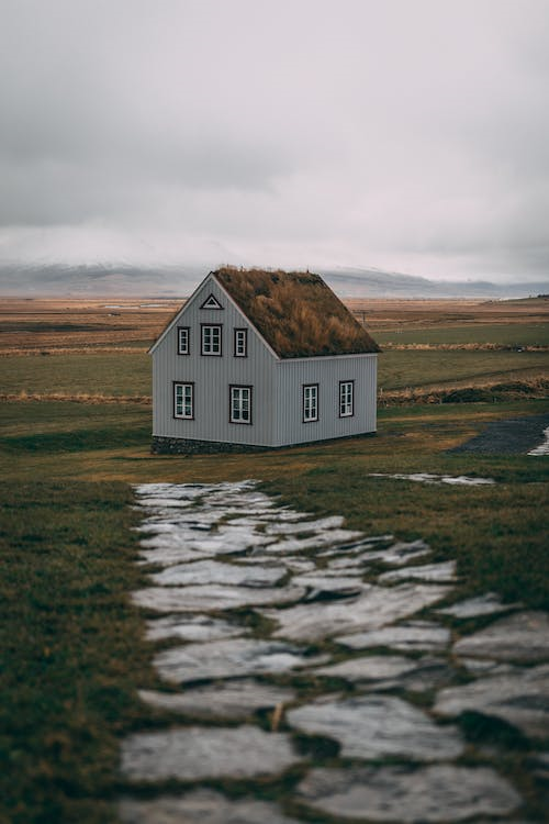 What to Look for When Working With a Direct Buyer to Help You Sell Your House in Southwest Michigan