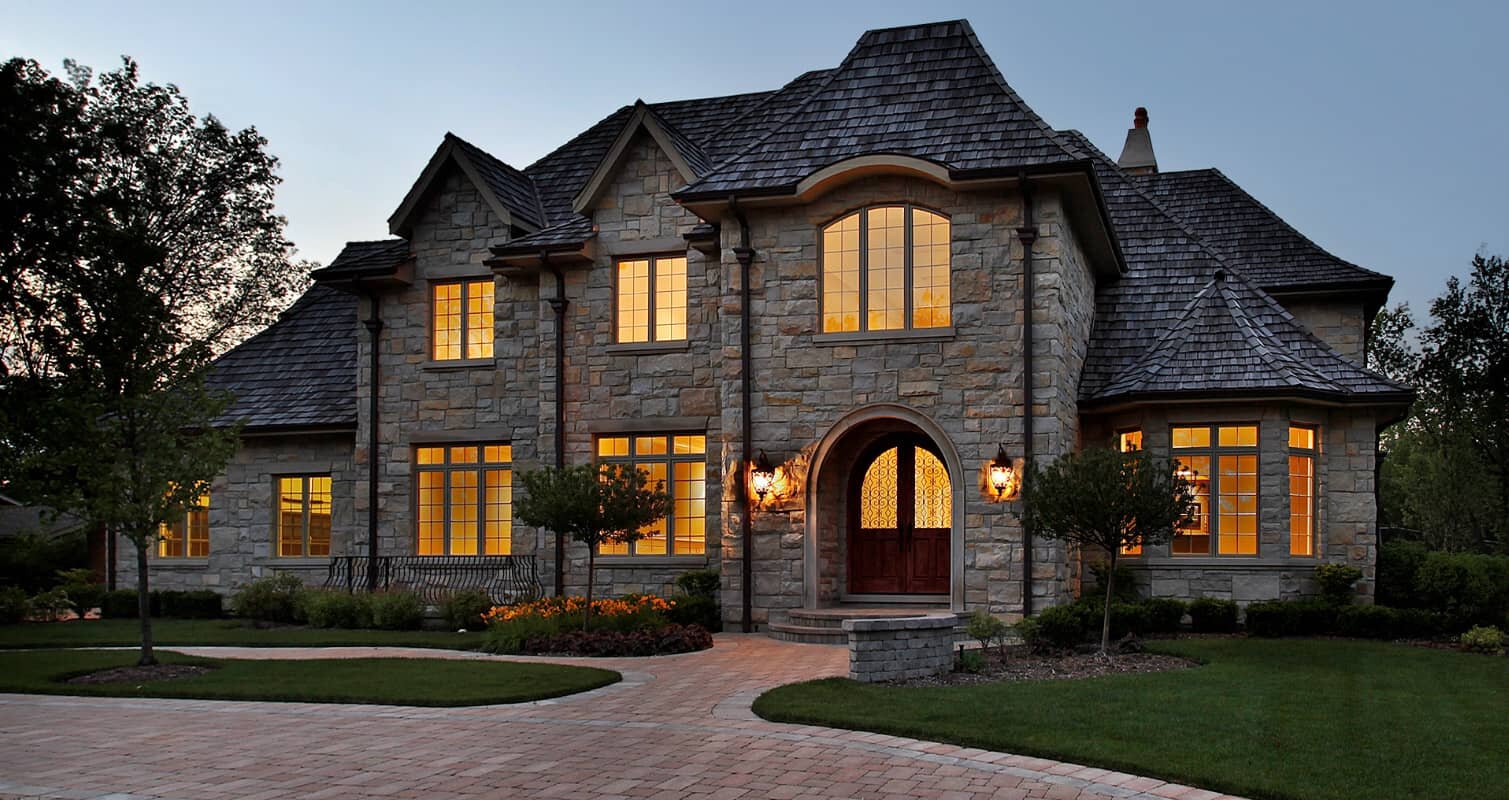 https://image-cdn.carrot.com/uploads/sites/47460/2020/12/Luxury-Home-For-Sale-1509x800-1.jpg