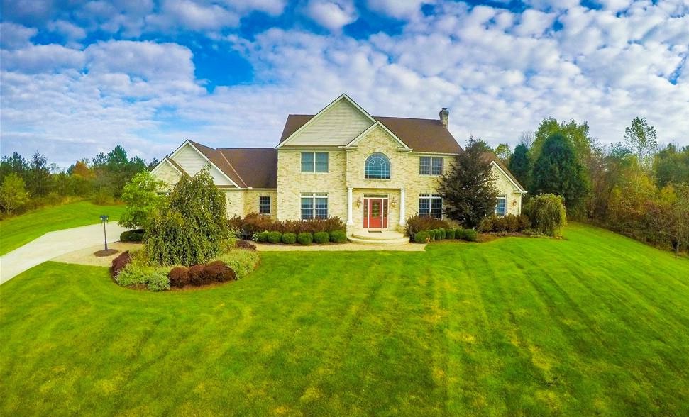 Full brick front 2-story home in The Estates at Ridgemont subdivision in Hinckley, Ohio 44233.