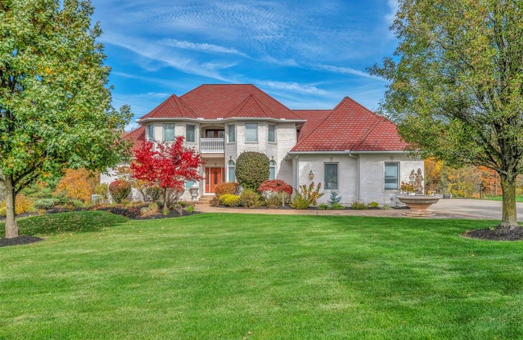 Full brick front 2-story home in The Estates at Ridgemont subdivision in Hinckley, Ohio 44233.