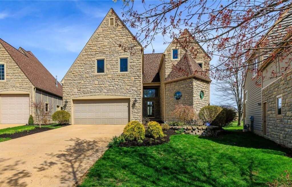 Red Tail Cluster Home Avon Ohio