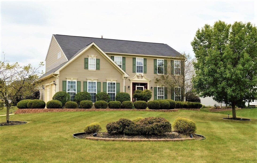 Apple Creek Strongsville Ohio Realty Done by Damien Baden