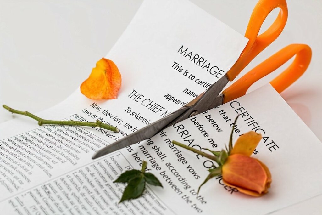 How Does Selling a House in Divorce Work in Virginia