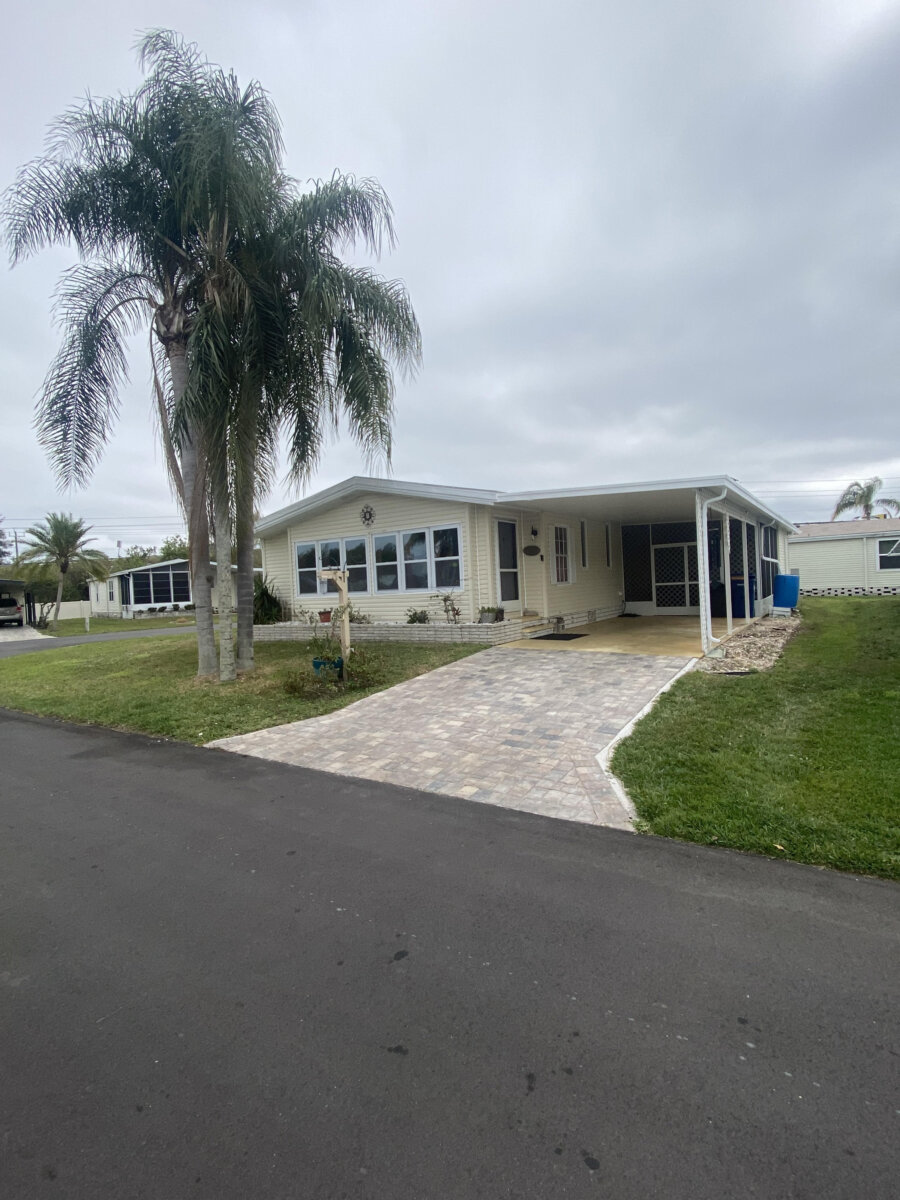 Used mobile home for sale in Sebring