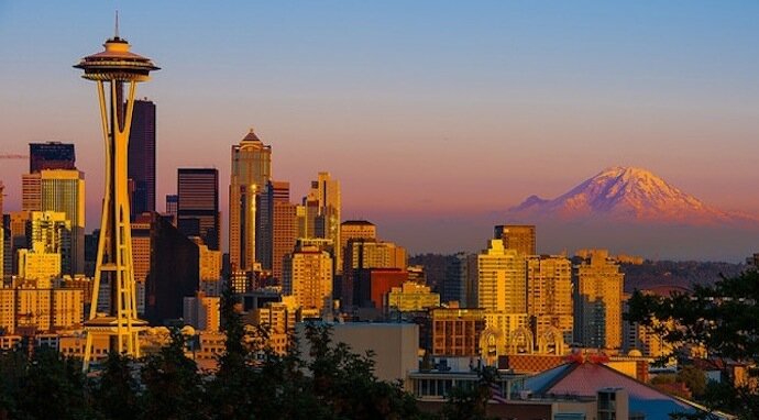 Seattle skyline with Mount Rainier at sunset