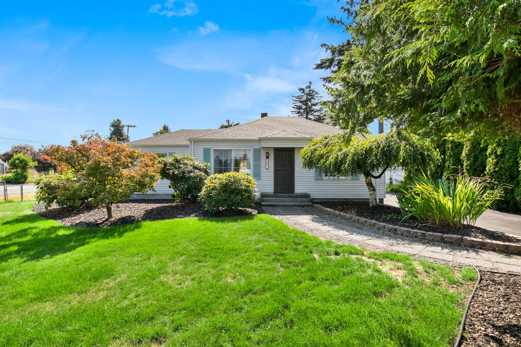 205 SW 131st St, Burien, WA 98146