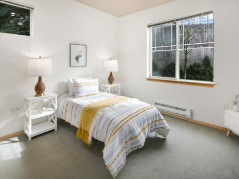 Bedroom - Condo For Sale in Autumn Grove, Lynnwood, WA