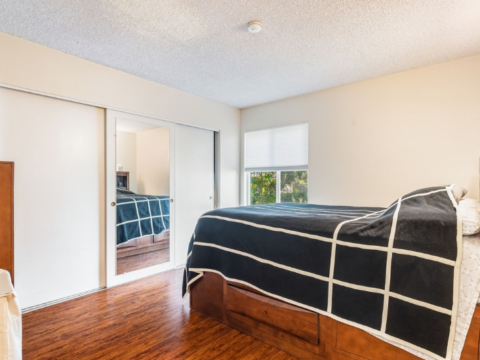Affordable 2-Bedroom Condominium Lynnwood WA - Bedroom