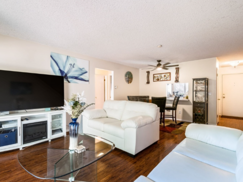 Affordable 2-Bedroom Condominium Lynnwood WA Linving Room