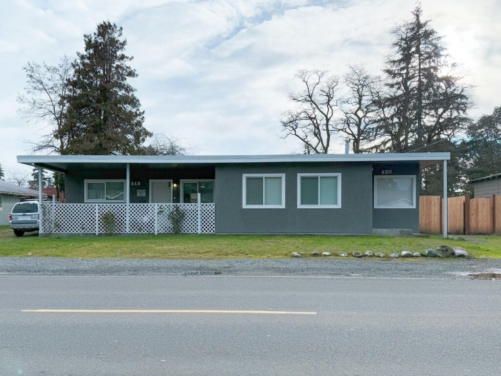Modernized 2-Unit Duplex Residence in Tacoma WA - Front