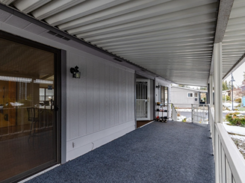 Mobile Home in Everett WA - Back