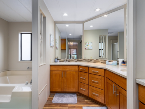 Mobile Home in Everett WA - Bathroom