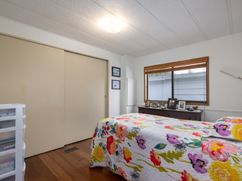 Mobile Home in Everett WA - Bedroom 2