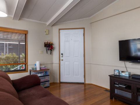 Mobile Home in Everett WA - Living Room