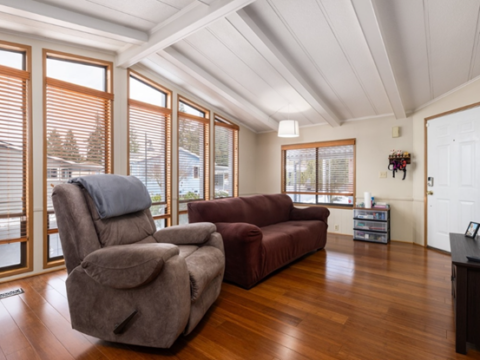 Mobile Home in Everett WA - Living Room2