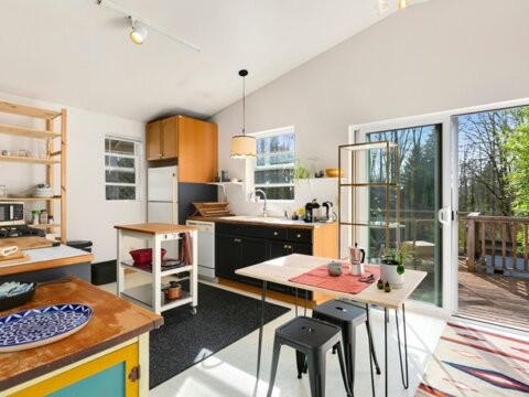 Modern Renovated 2-Bedroom Home in Kenmore, WA - Dining Kitchen