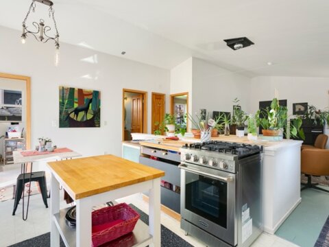 Modern Renovated 2-Bedroom Home in Kenmore, WA - Dining Kitchen2