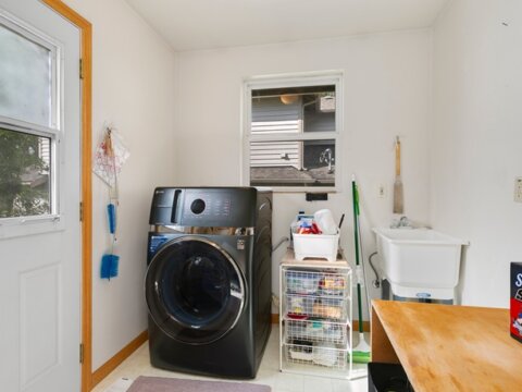 Modern Renovated 2-Bedroom Home in Kenmore, WA - Laundry Room
