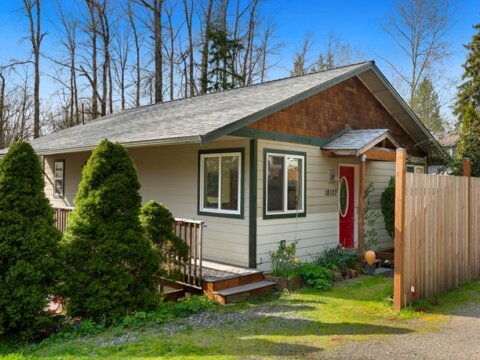 Modern Renovated 2-Bedroom Home in Kenmore, WA - Outside View
