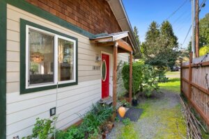 Modern Renovated 2-Bedroom Home in Kenmore, WA - Outside View2